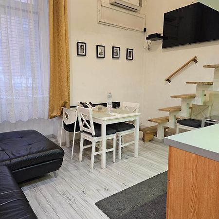 Walkway Apartment Deluxe Budapest Esterno foto