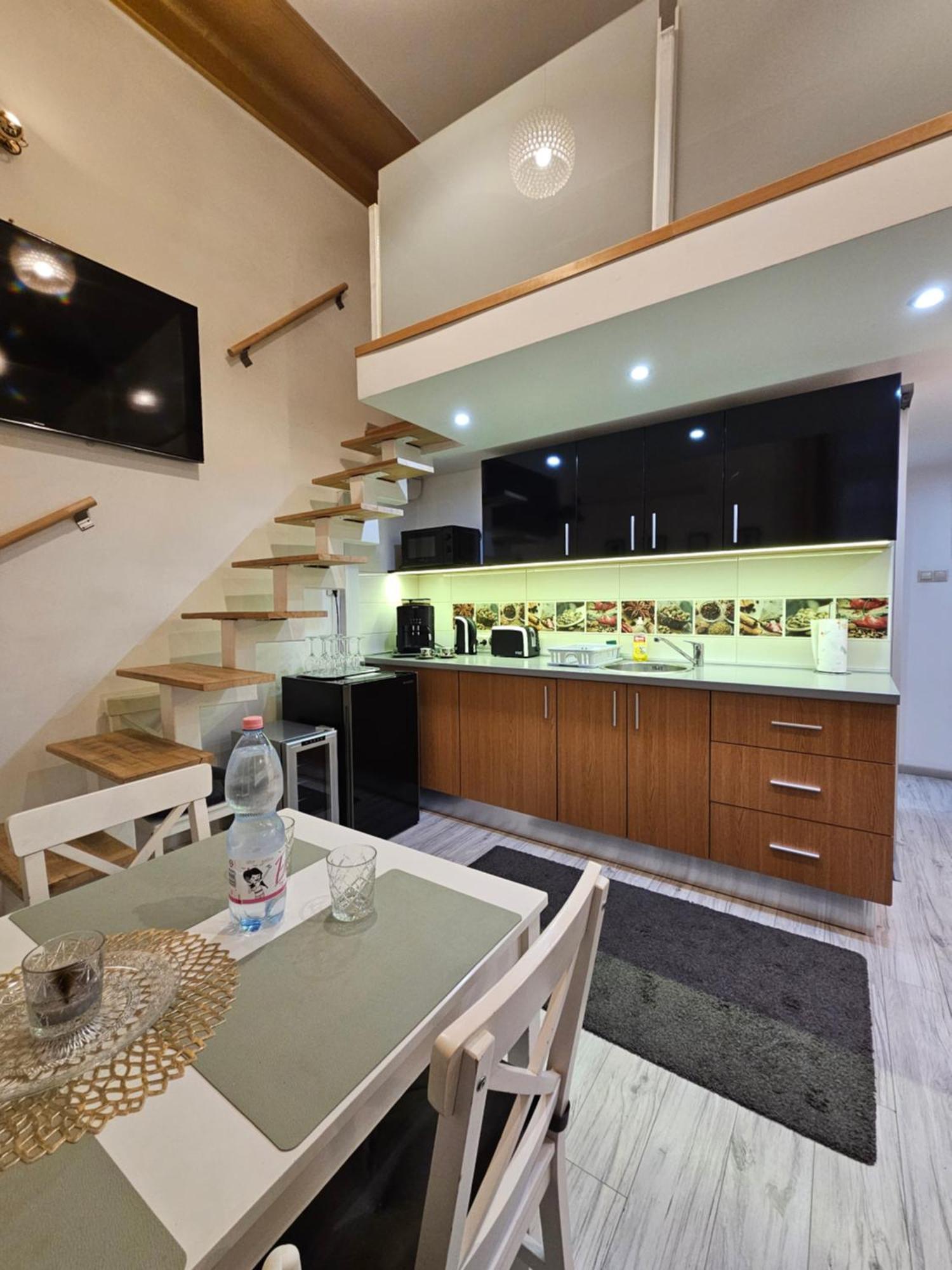 Walkway Apartment Deluxe Budapest Esterno foto