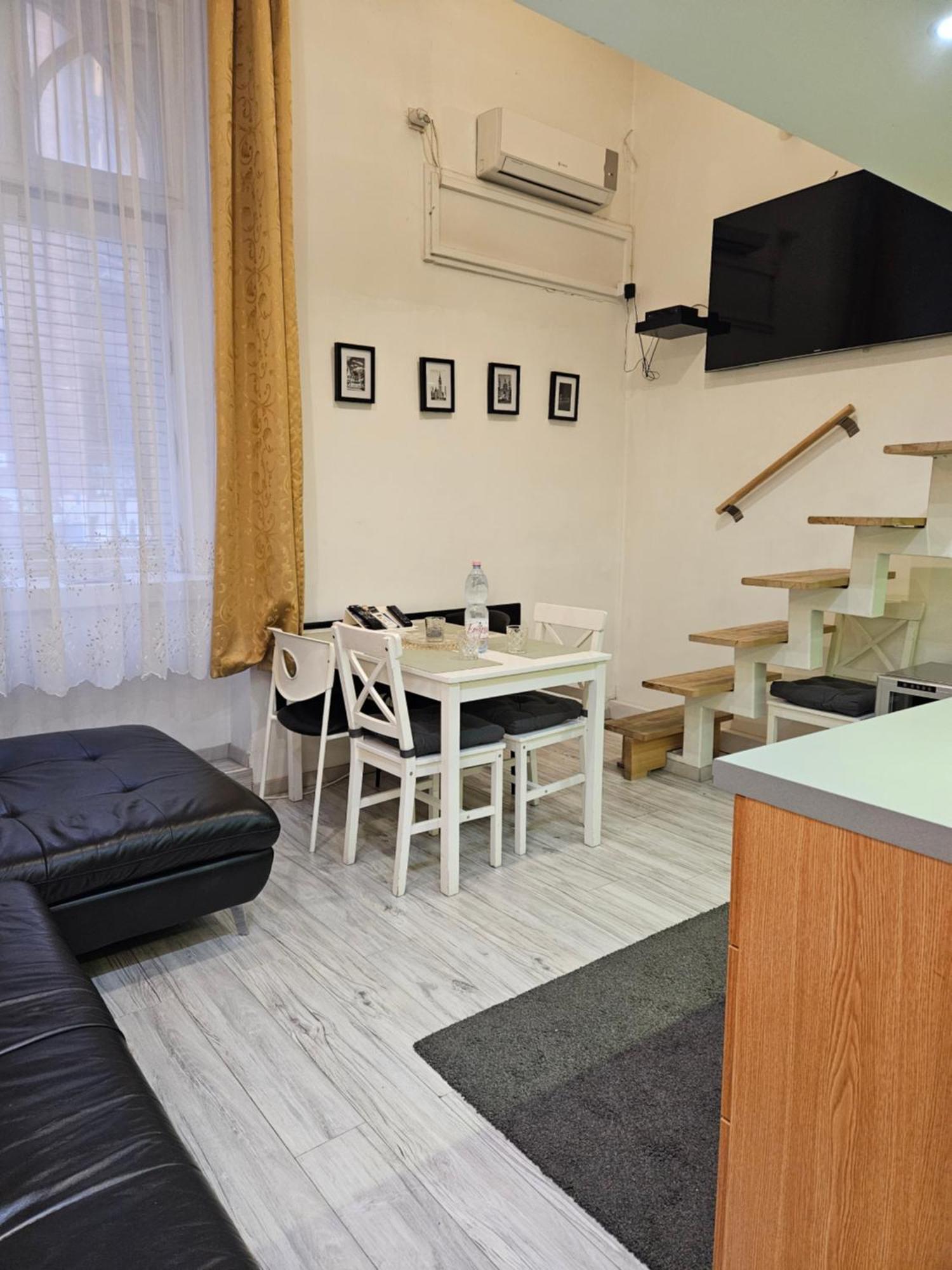 Walkway Apartment Deluxe Budapest Esterno foto